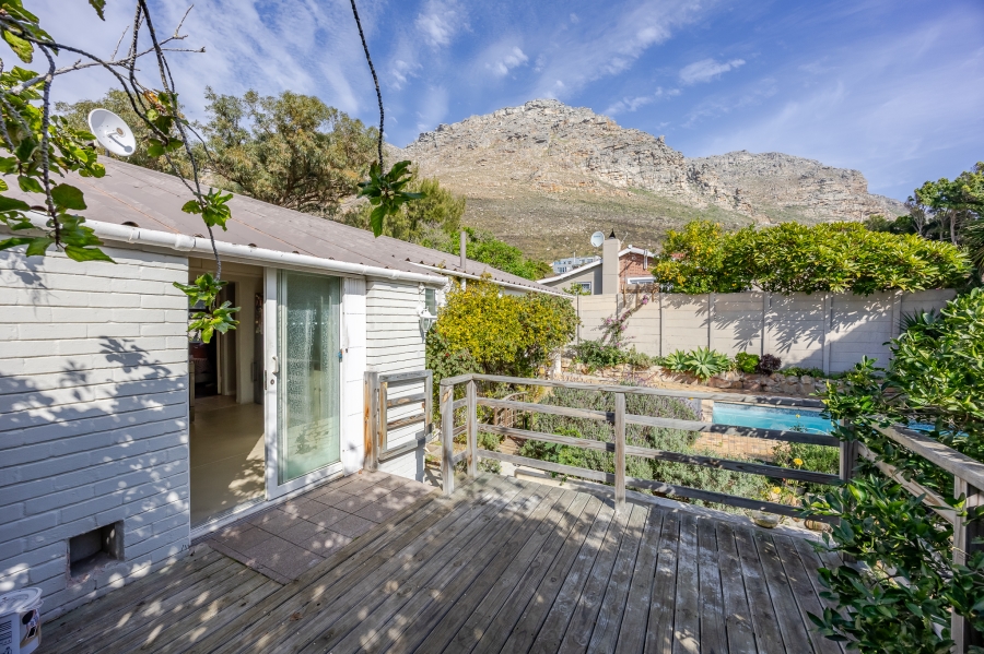 3 Bedroom Property for Sale in Lakeside Western Cape